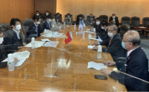 Đại sứ Vũ Hồng Nam làm việc với Bộ trưởng Y tế, Lao động và Phúc lợi Nhật Bản