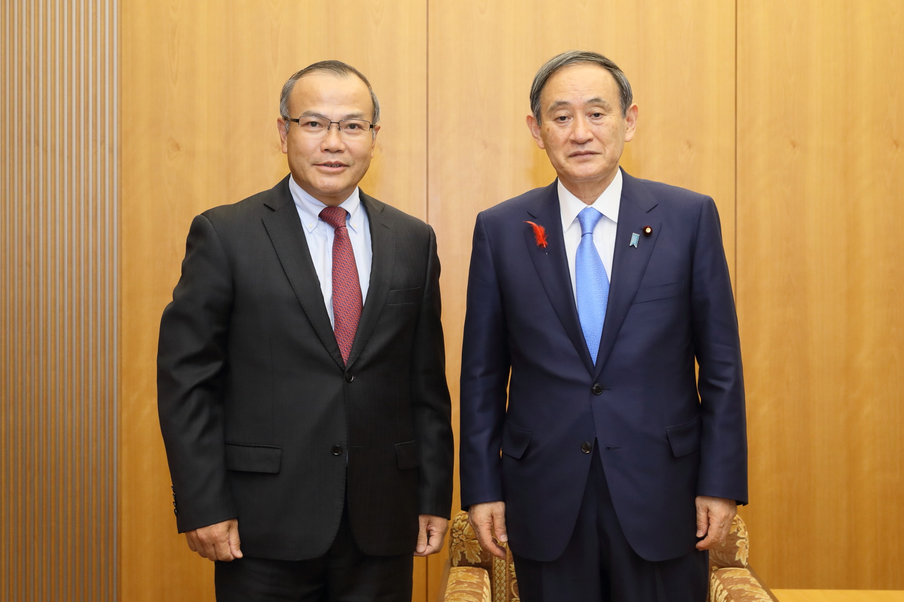 Đại sứ Vũ Hồng Nam chào Thủ tướng Nhật Bản Suga Yoshihide