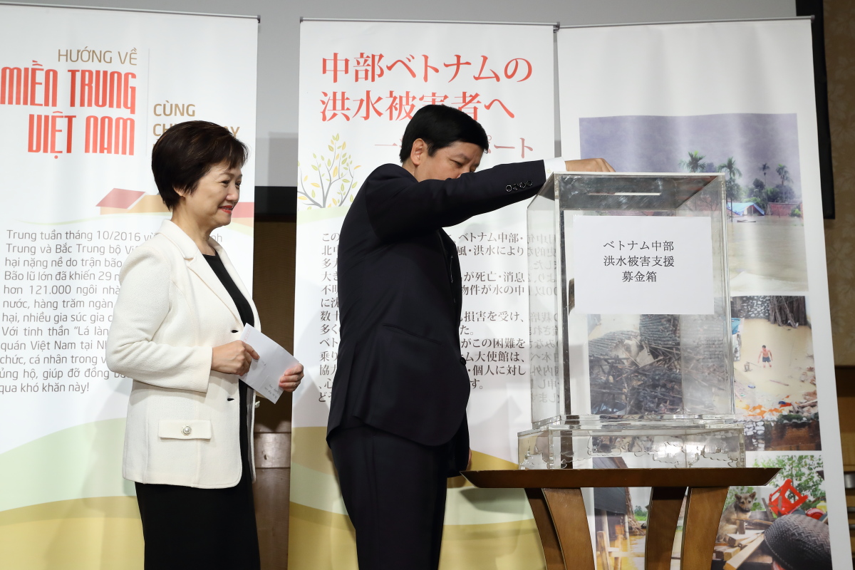 Đại sứ quán Việt Nam và tỉnh Kanagawa quyên góp ủng hộ đồng bào miền Trung bị lũ lụt