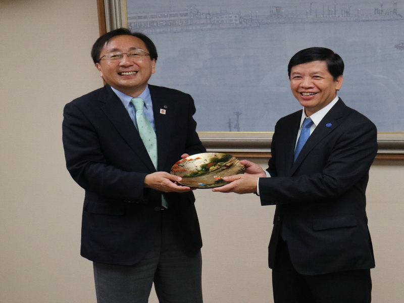 グエン・クオック・クオン大使は、青森県公式訪問