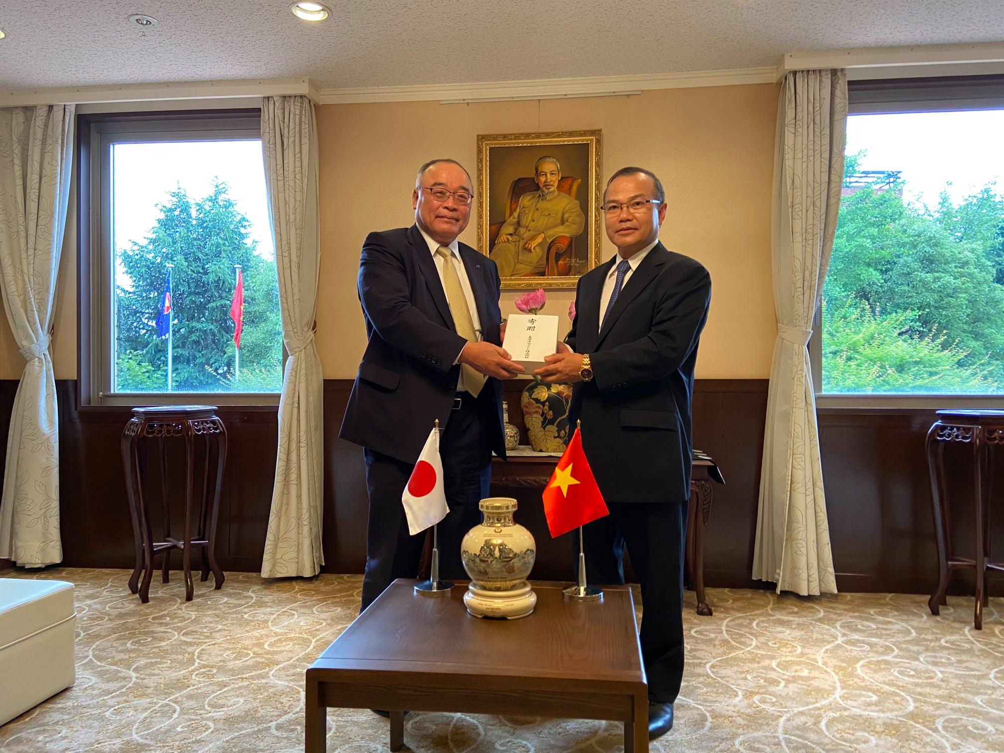 Đại sứ Vũ Hồng Nam tiếp Tổng Giám đốc công ty xi măng Taiheiyo 