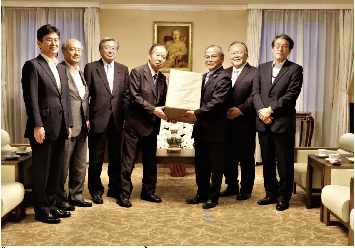 Đại sứ Vũ Hồng Nam tiếp Đoàn Lãnh đạo cấp cao của Đảng Dân chủ tự do Nhật Bản (LDP)