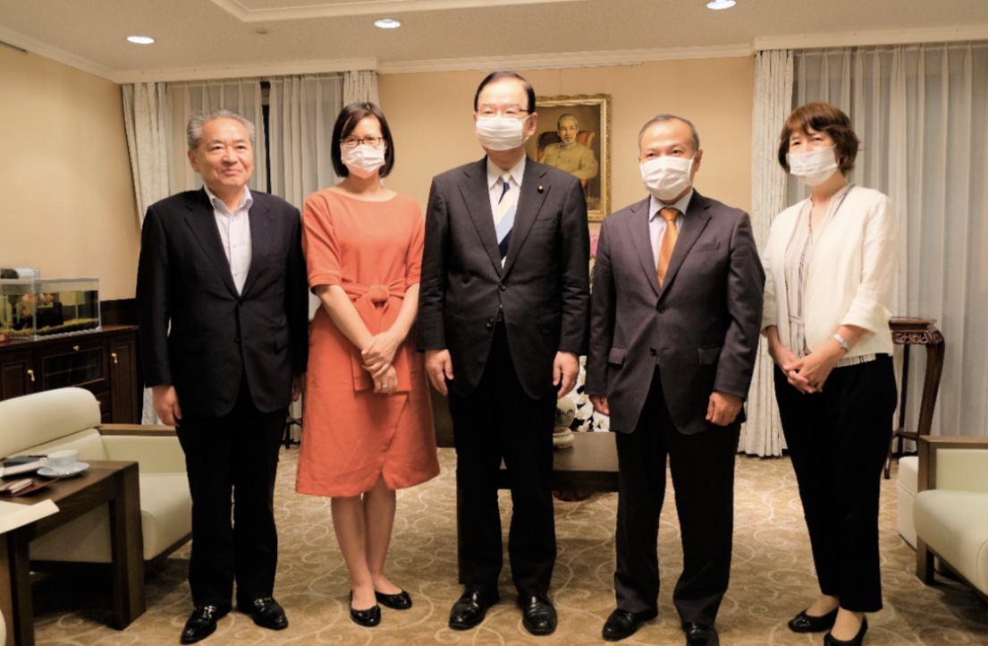 Đại sứ Vũ Hồng Nam tiếp Chủ tịch Đảng Cộng sản Nhật Bản