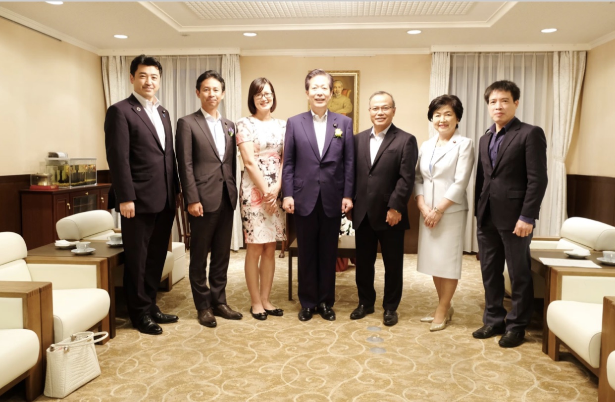 Đại sứ Vũ Hồng Nam tiếp Chủ tịch Đảng Công minh