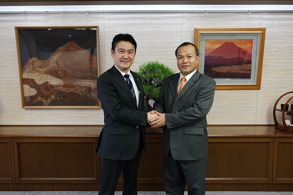ヴー・ホン・ナム駐日ベトナム大使が山下貴司法務大臣と会談
