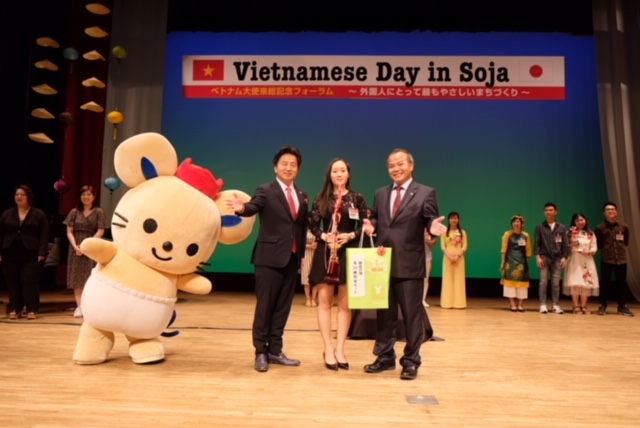 ĐẠI SỨ VŨ HỒNG NAM  THAM DỰ LỄ HỘI VIỆT NAM TẠI THÀNH PHỐ SOJA