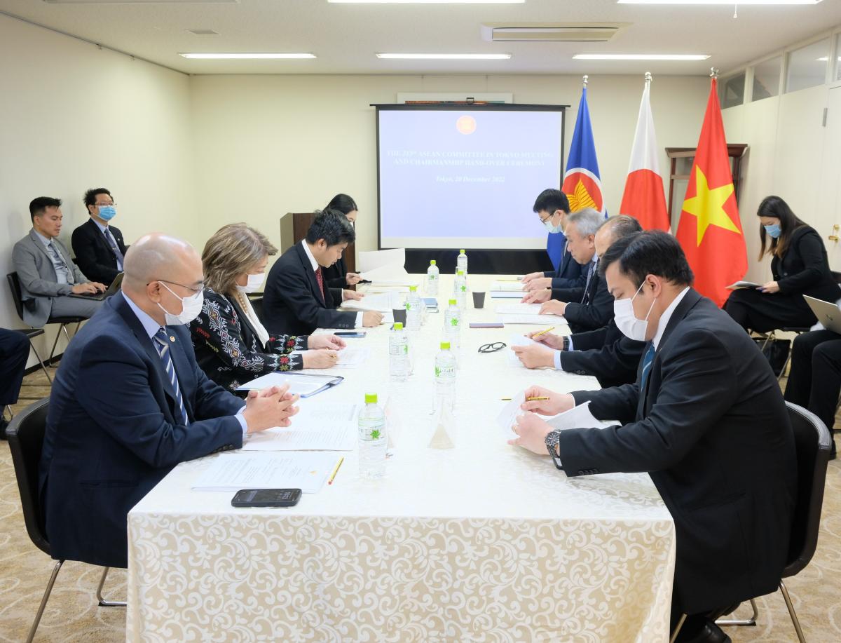 Viet Nam hosted the 313th ASEAN Committee in Tokyo and Chairmanship Hand-over ceremony
