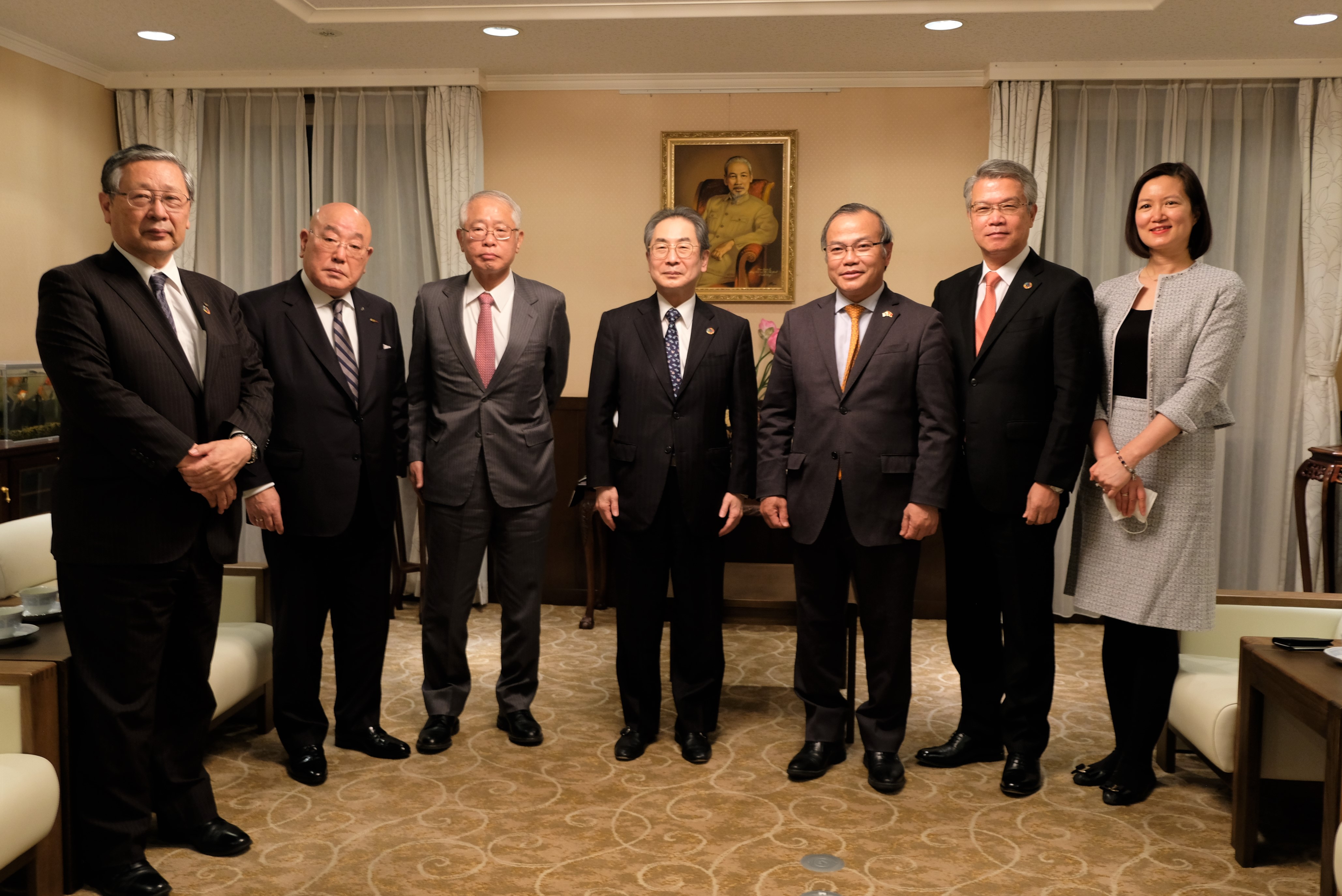 Đại sứ Vũ Hồng Nam tiếp Cố vấn đặc biệt Nội các Nhật Bản Iijima Isao 