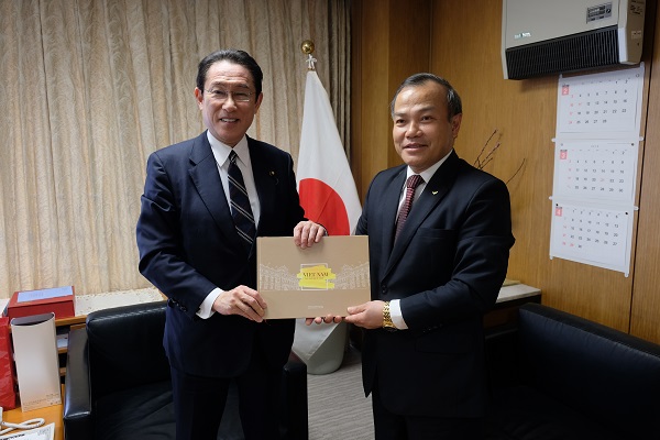 自民党の岸田文雄政務調査会長と会談