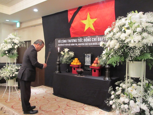 ĐẠI SỨ QUÁN VIỆT NAM TẠI NHẬT BẢN TỔ CHỨC LỄ VIẾNG NGUYÊN CHỦ TỊCH NƯỚC LÊ ĐỨC ANH