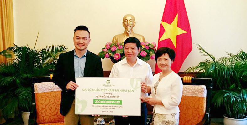 Đại sứ quán Việt Nam tại Nhật trao tặng 10 ca phẫu thuật tim