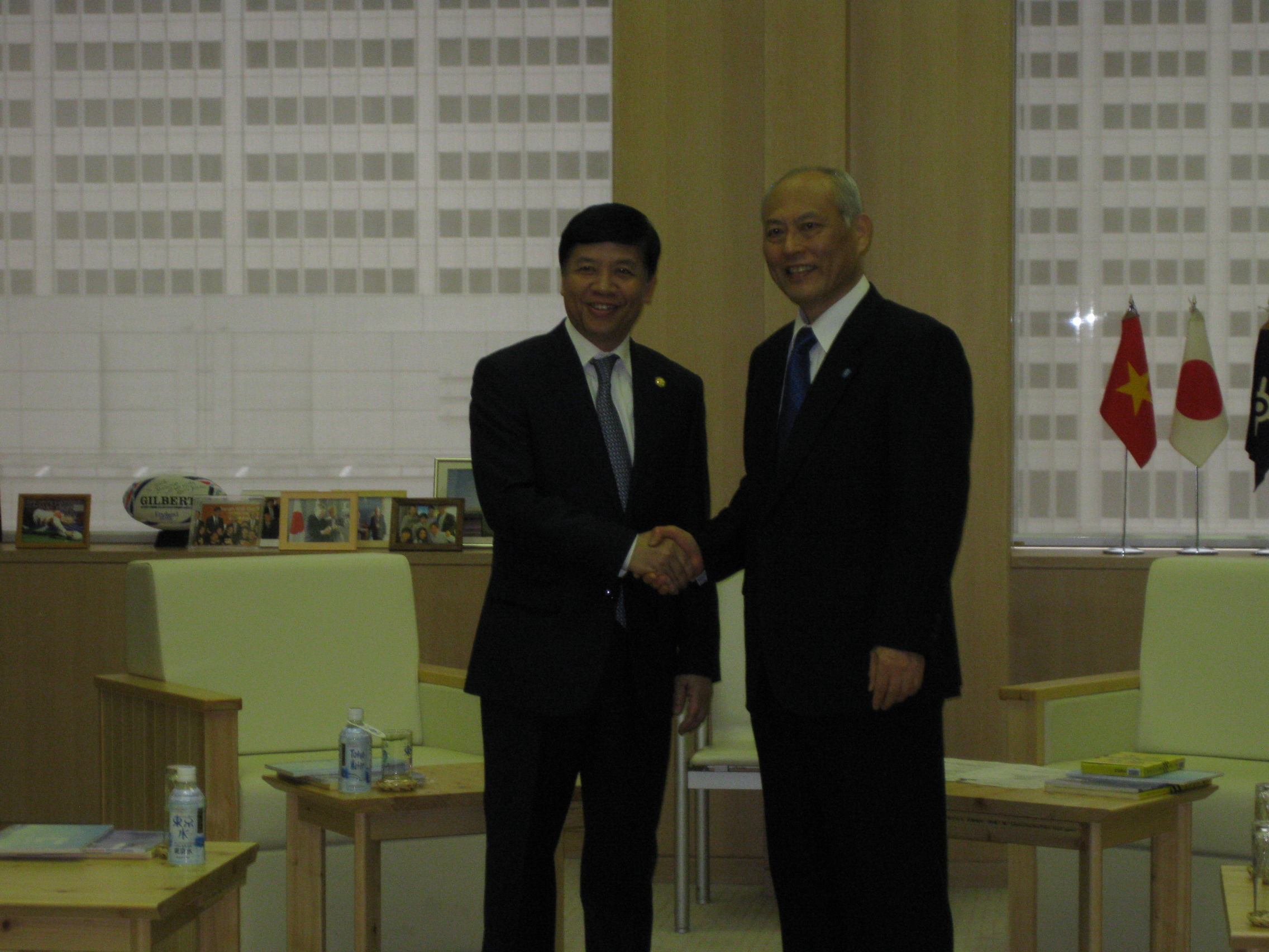 Đại sứ Nguyễn Quốc Cường gặp Thống đốc Tokyo Masuzoe Yoichi