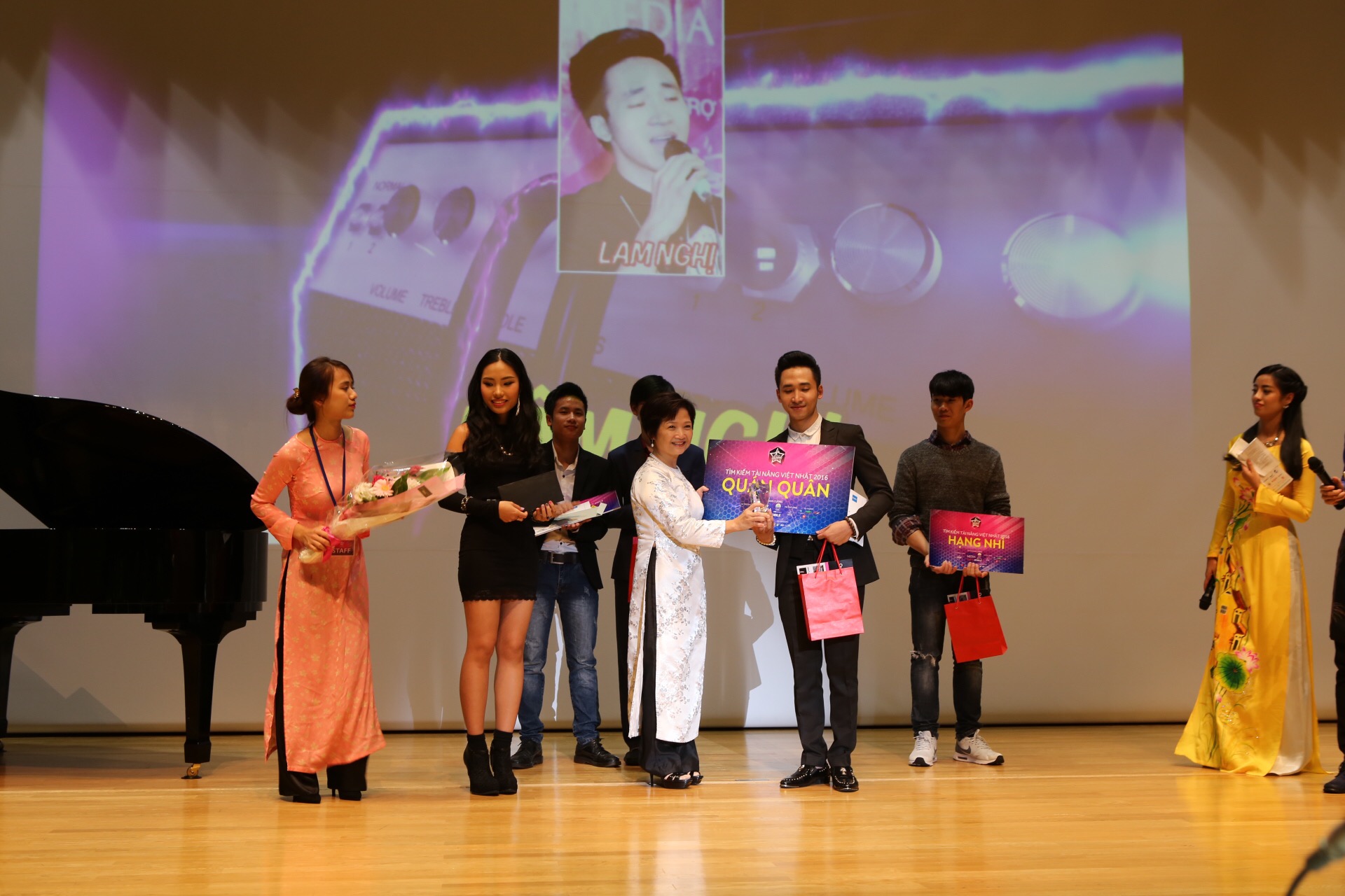 Phu nhân Đại sứ dự Đêm chung kết Cuộc thi tìm kiếm tài năng Việt-Nhật 2016