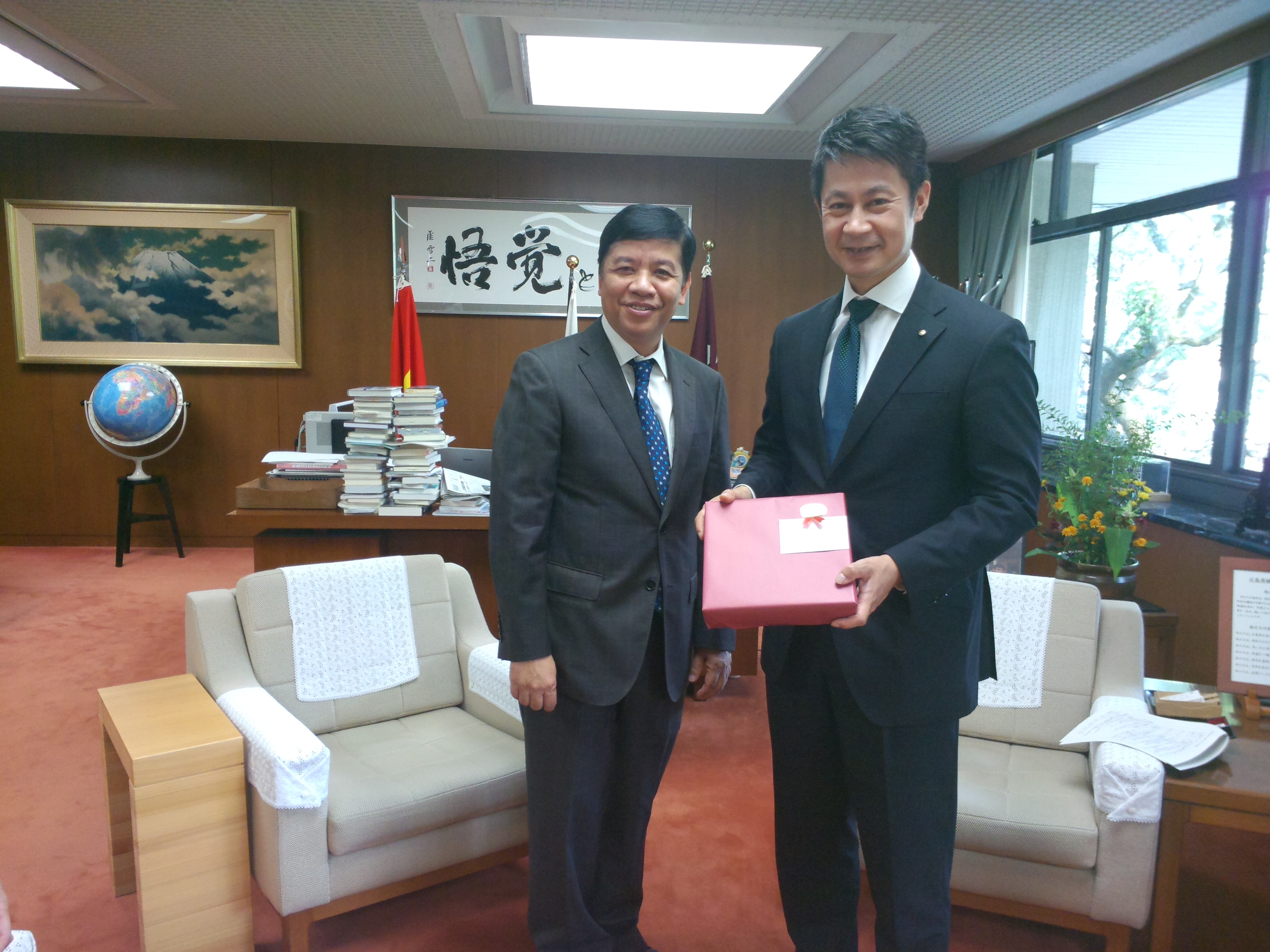 Đại sứ Việt Nam tại Nhật Bản Nguyễn Quốc Cường thăm tỉnh Hiroshima, Fukuoka và Nagasaki