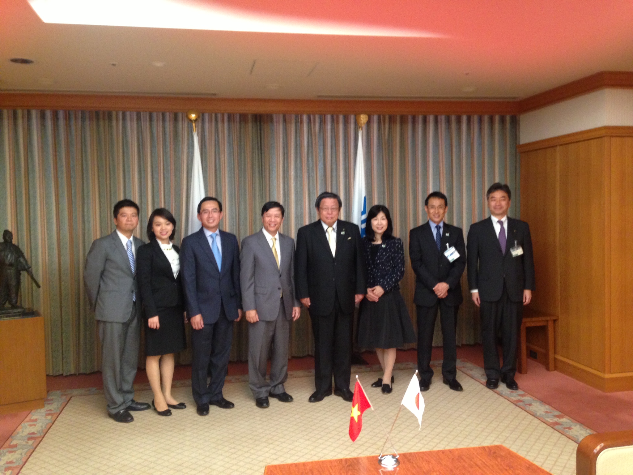 Đại sứ Nguyễn Quốc Cường thăm tỉnh Osaka