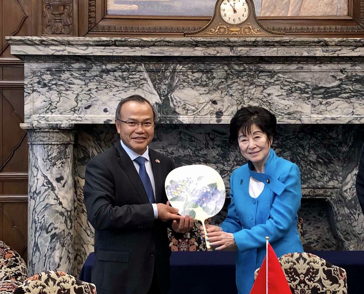 Chủ tịch Thượng viện Nhật Bản Santo Akiko tiếp Đại sứ Vũ Hồng Nam