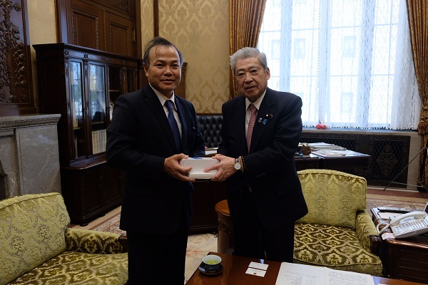 ヴー・ホン・ナム大使は大島理森衆議院議長及び伊達忠一参議院議長を訪問