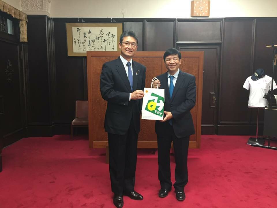 グェン・クオック・クオン大使佐賀県と宮崎県を訪問