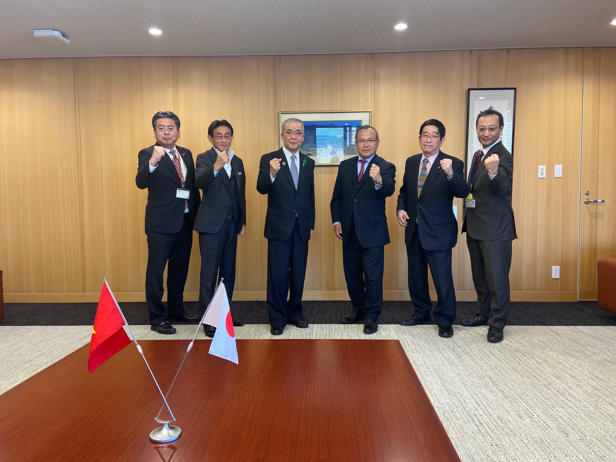 Ambassador Vu Hong Nam's visit to Nagasaki Prefecture