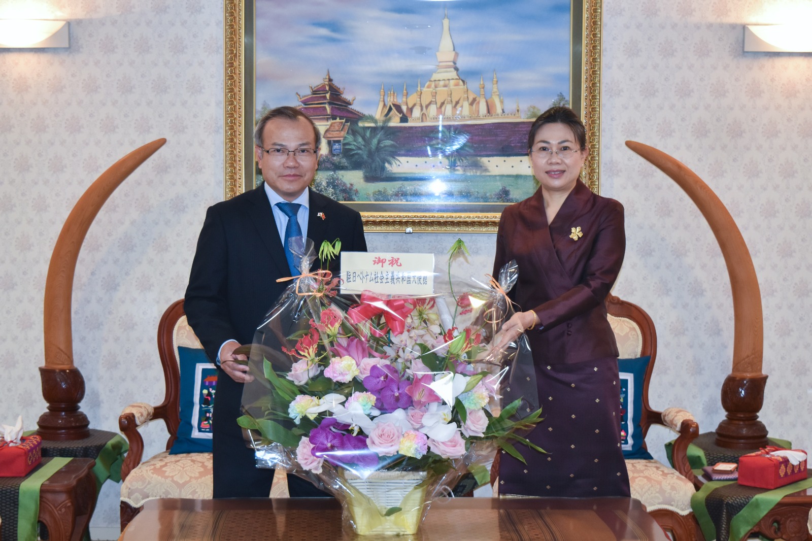 Đại sứ Vũ Hồng Nam chúc Tết cổ truyền Bun Pi Mai Đại sứ quán Lào