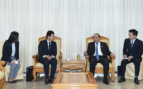 PM Phuc hosts Japanese diplomat