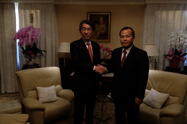 ヴー・ホン・ナム駐日ベトナム大使が蝦名大也釧路市長とベトナムと釧路市の協力関係の促進について会談