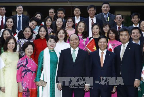 フック首相在京ベトナム大使館を訪れ、ベトナム人コミュニテイと交流