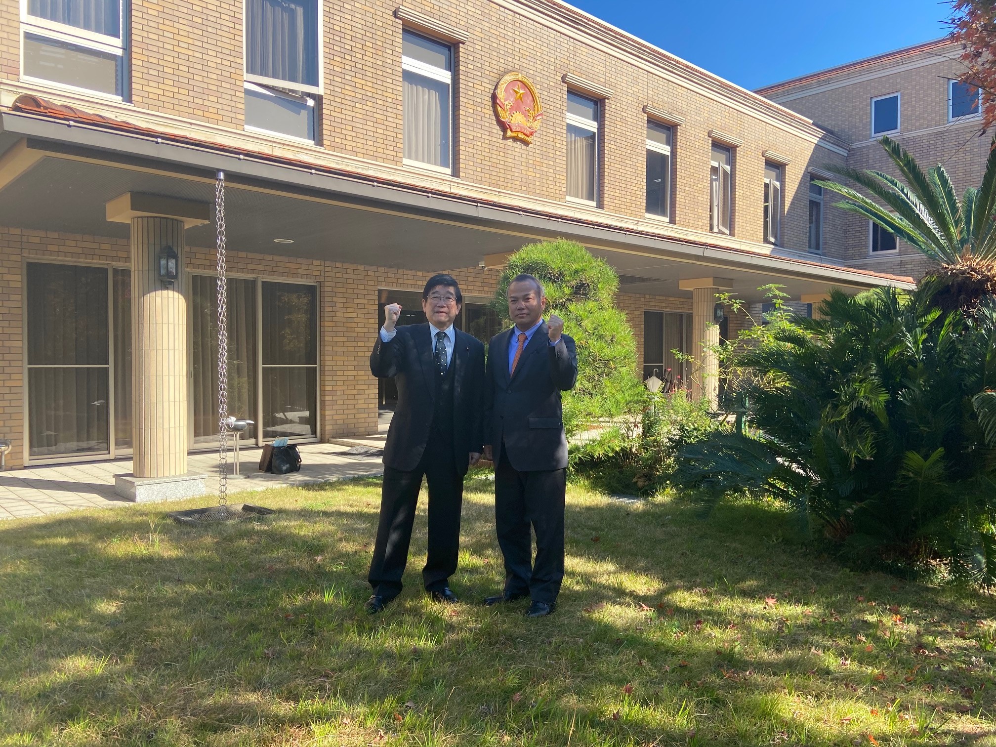 Hội hữu nghị Nhật-Việt tỉnh Nagasaki trao phần quà hỗ trợ tỉnh Quảng Nam chịu ảnh hưởng bão lũ