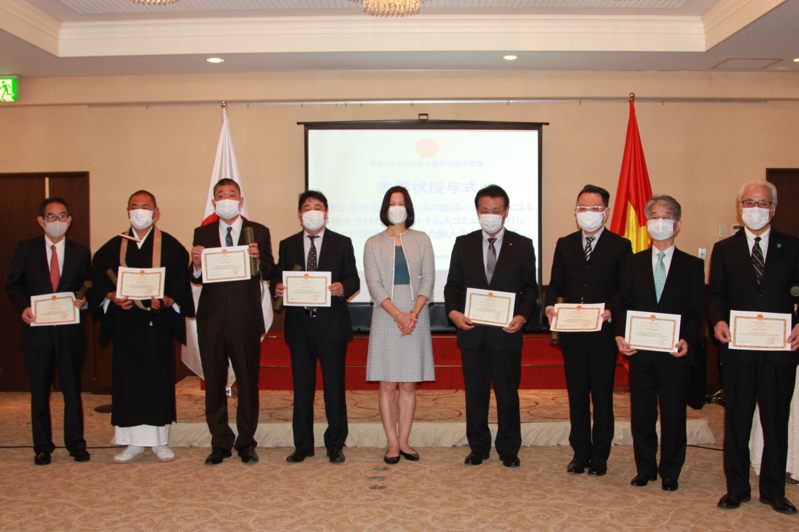 Đại sứ quán trao Giấy khen của Đại sứ cho các cá nhân, tập thể người Nhật hỗ trợ cộng đồng trong dịch covid-19