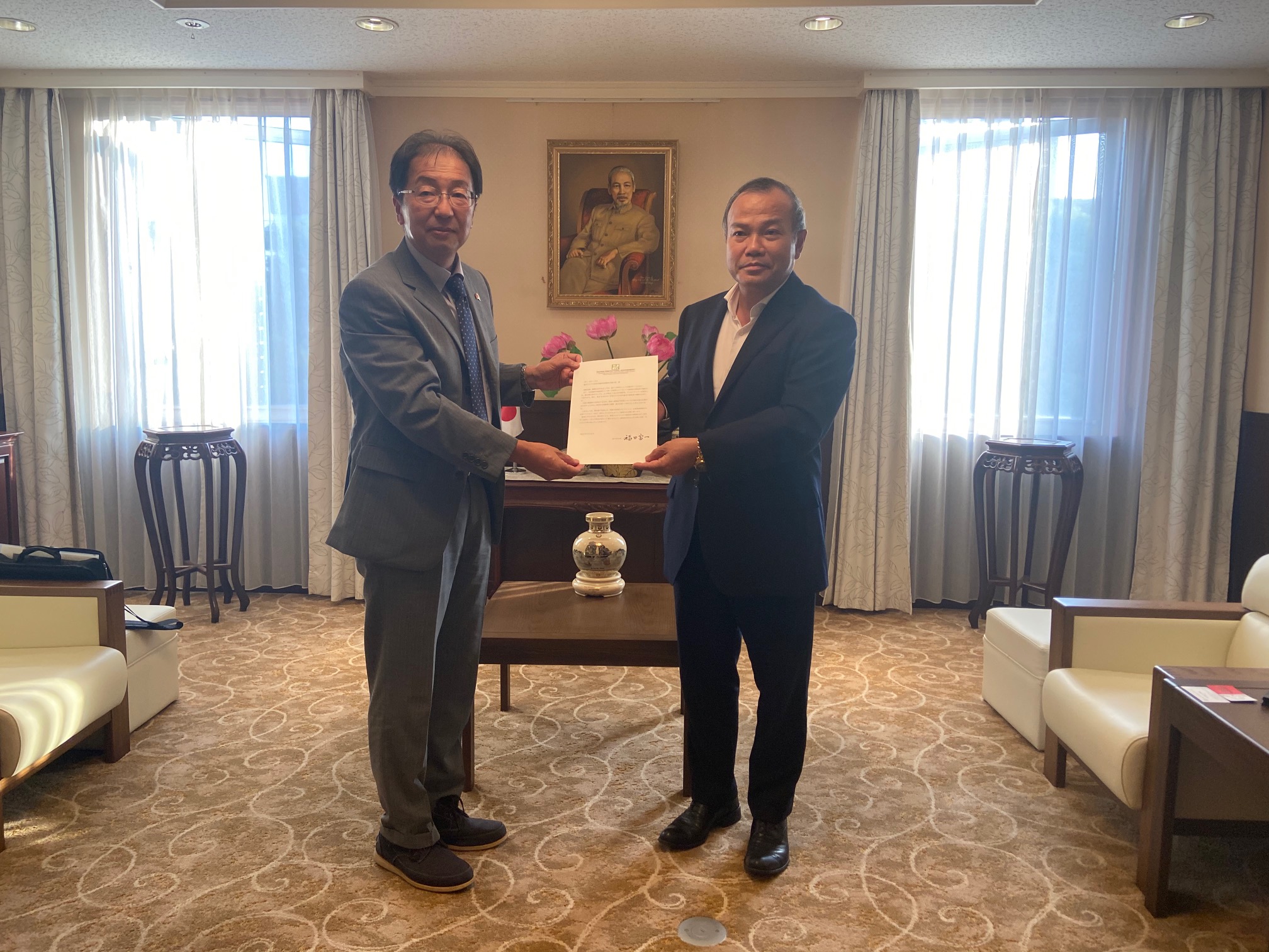 Đại sứ Vũ Hồng Nam tiếp Đại diện tỉnh Tochigi  