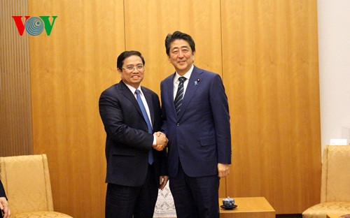 PM Shinzo Abe wants closer ties between Japanese, Vietnamese parties