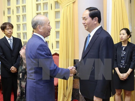 President hosts Japan's FEC leader