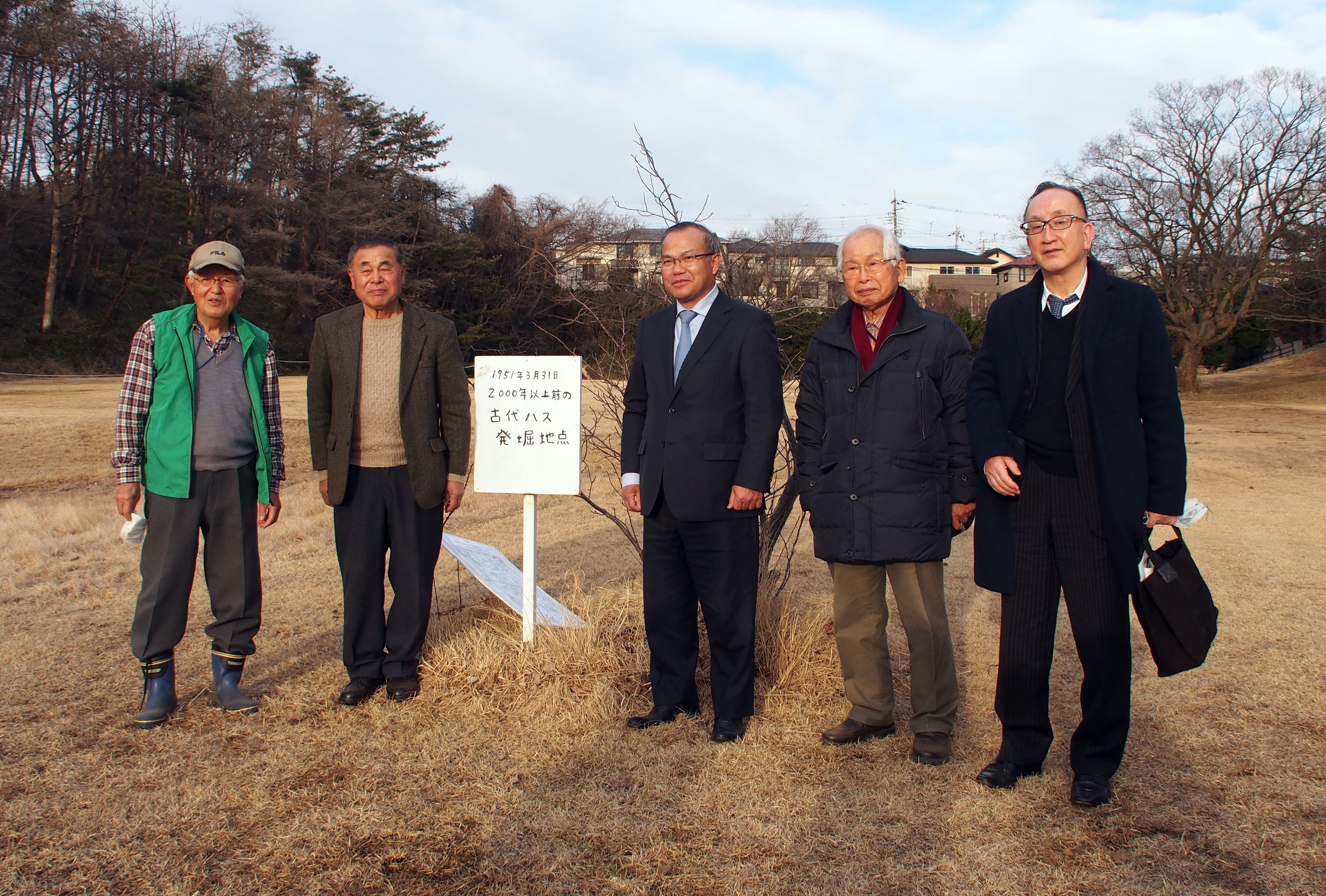 ヴー・ホン・ナム大使　越日蓮交流推進　大賀蓮の発掘場所を見学
