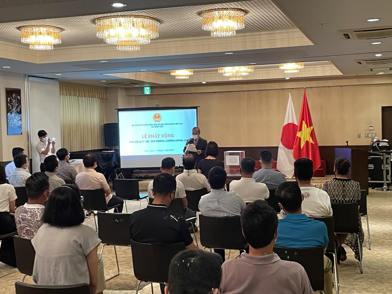Đại sứ quán cùng cộng đồng người Việt tại Nhật Bản quyên góp ủng hộ Quỹ vắc-xin phòng, chống covid-19